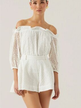 Astr the Label Brissa White Eyelet Off-Shoulder Top NWT SZ MED
